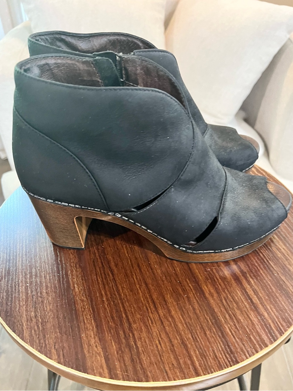 Dansko Black Suedes Leather Peep-Toe Cutout Ankle Clogs. EU 40
